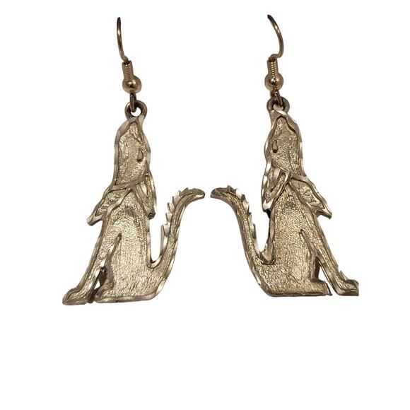 Vintage Maack 91 Cast Aluminum Silver Howling Coyote Dangle Earrings - Picture 1 of 2